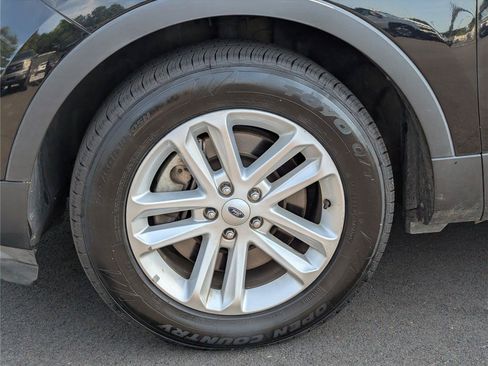 Used 2017 Ford Explorer XLT w/ Equipment Group 202A FWD image 8