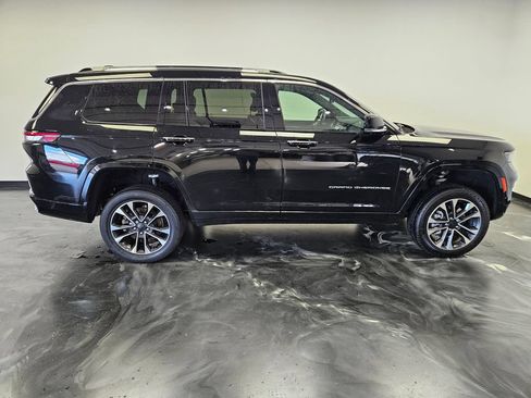 Used 2022 Jeep Grand Cherokee L Overland w/ Advanced Protech Group III AWD/4WD image 24