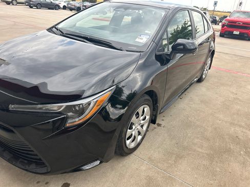 Used 2025 Toyota Corolla LE FWD image 1