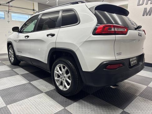 Used 2016 Jeep Cherokee Sport FWD image 10