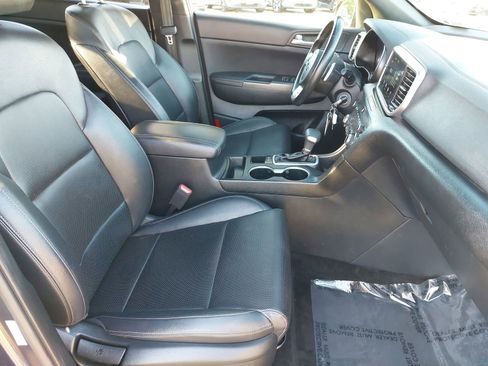 Used 2022 Kia Sportage Nightfall Edition image 10