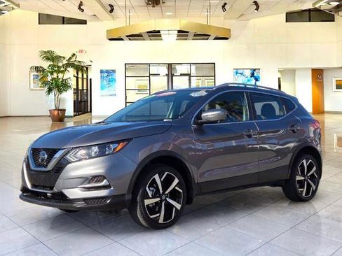 Certified 2022 Nissan Rogue Sport SL FWD image 1