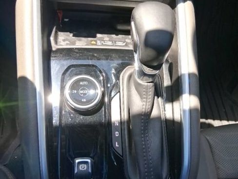 Used 2026 Chevrolet Colorado ZR2 w/ Technology Package AWD/4WD image 12