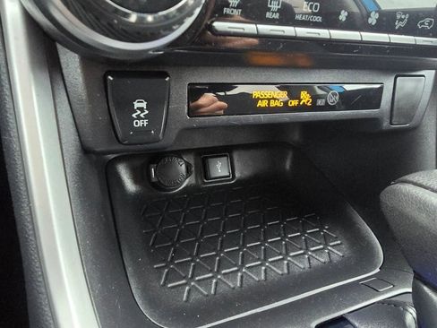 Certified 2021 Toyota RAV4 LE AWD/4WD image 24
