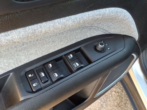 Used 2024 Jeep Compass Latitude AWD/4WD image 9