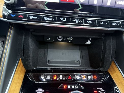 Used 2022 Jeep Grand Wagoneer Series III image 20