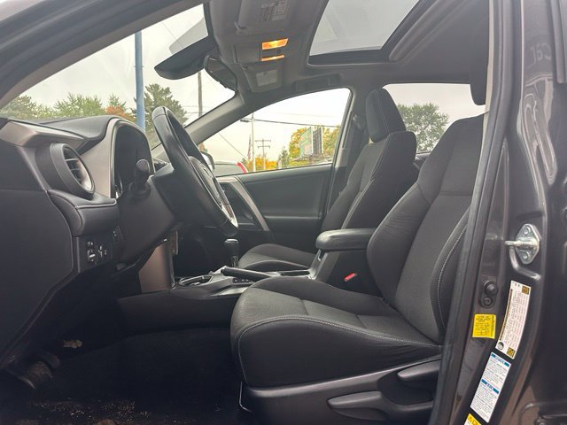 Used 2017 Toyota RAV4 XLE AWD/4WD image 10