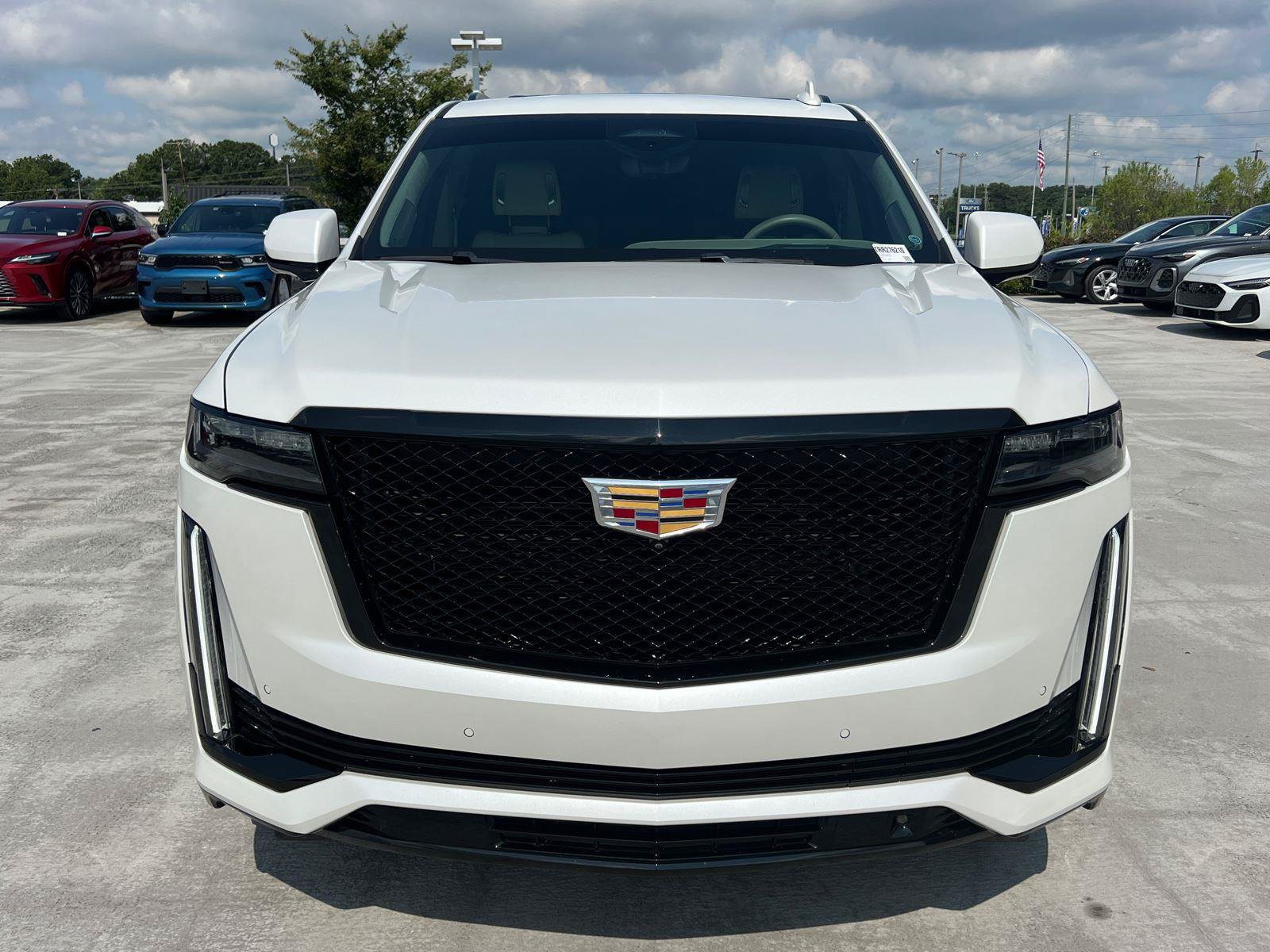 Used 2024 Cadillac Escalade Sport Platinum w/ Heavy-Duty Trailer Package AWD/4WD image 2
