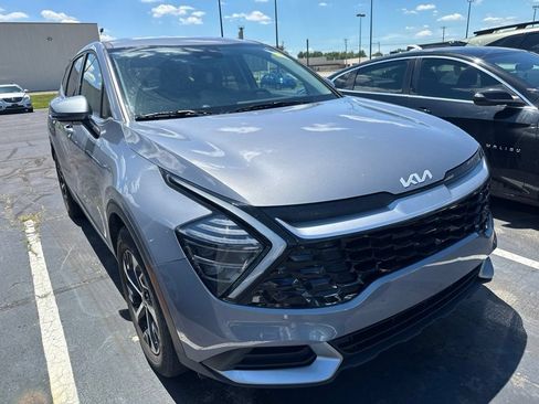 Used 2024 Kia Sportage EX FWD image 2