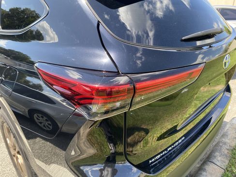 Used 2023 Toyota Highlander Bronze Edition FWD image 21