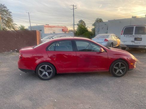 Used 2010 Volkswagen Jetta S image 3
