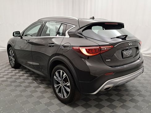 Used 2017 INFINITI QX30 Premium w/ Navigation Package image 5