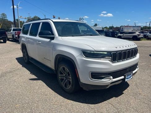 Used 2024 Jeep Wagoneer L Series II w/ Flexible Seating Group AWD/4WD image 1