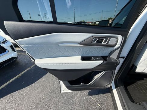 Used 2025 Ford Explorer Platinum w/ Ultimate Package image 18