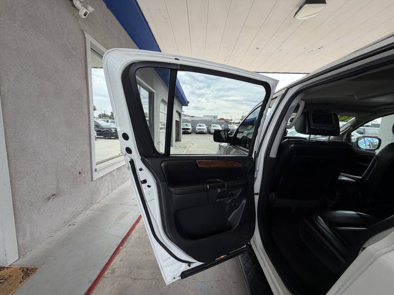 Used 2014 Nissan Armada Platinum AWD/4WD image 10