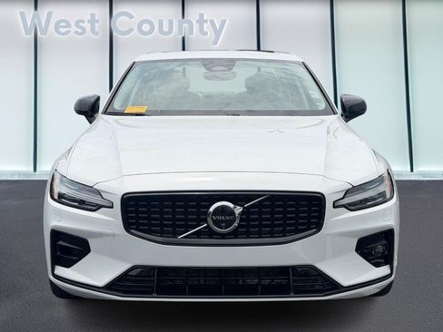 Certified 2025 Volvo S60 B5 Plus AWD/4WD image 10