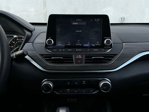 Used 2025 Nissan Altima 2.5 SV image 26