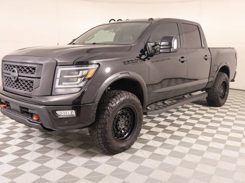 Used 2021 Nissan Titan PRO-4X w/ Pro-4x Convenience Package AWD/4WD image 11