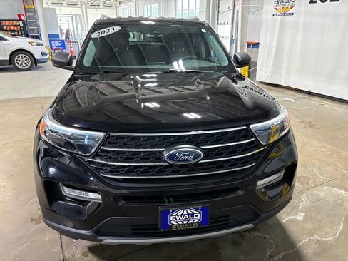 Certified 2023 Ford Explorer XLT w/ Equipment Group 202A AWD/4WD image 3