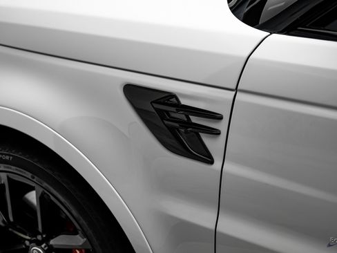 Used 2020 Land Rover Range Rover Sport SVR image 30