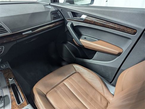 Used 2019 Audi Q5 2.0T Premium w/ Convenience Package image 8