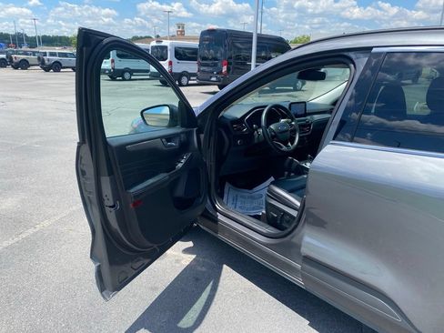 Used 2021 Ford Escape Titanium FWD image 11