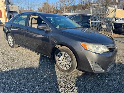 Used 2014 Toyota Camry LE image 8