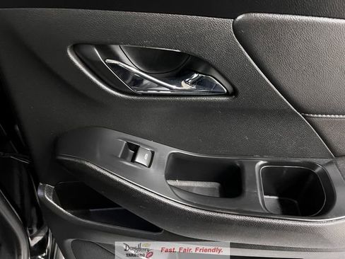 Used 2023 Chevrolet Traverse LT image 39