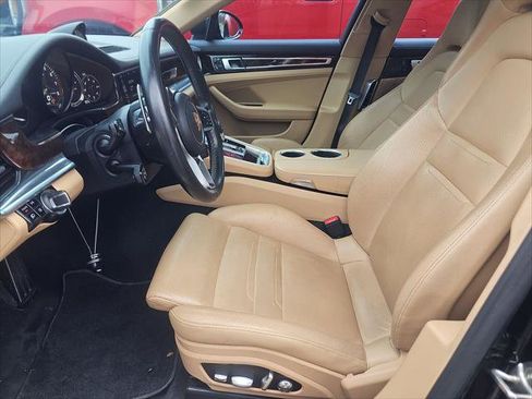 Used 2018 Porsche Panamera 4 image 9