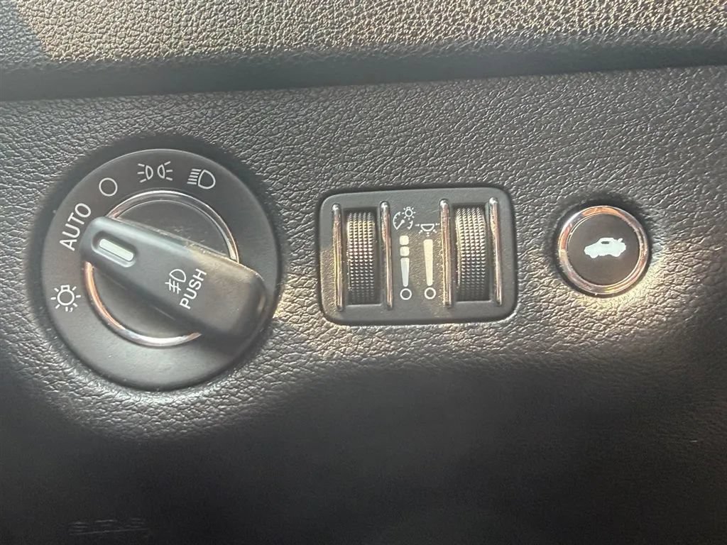 Used 2019 Chrysler 300 S RWD image 19