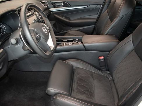 Used 2023 Nissan Maxima SR FWD image 19
