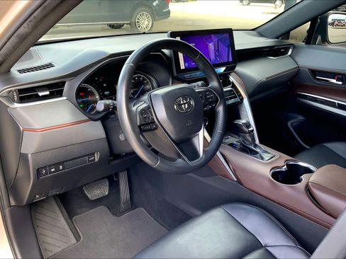 Used 2023 Toyota Venza XLE image 17