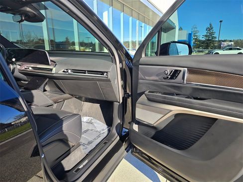 Certified 2026 Cadillac Vistiq Sport image 10