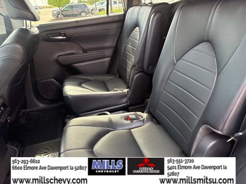 Used 2022 Toyota Highlander XLE AWD/4WD image 25