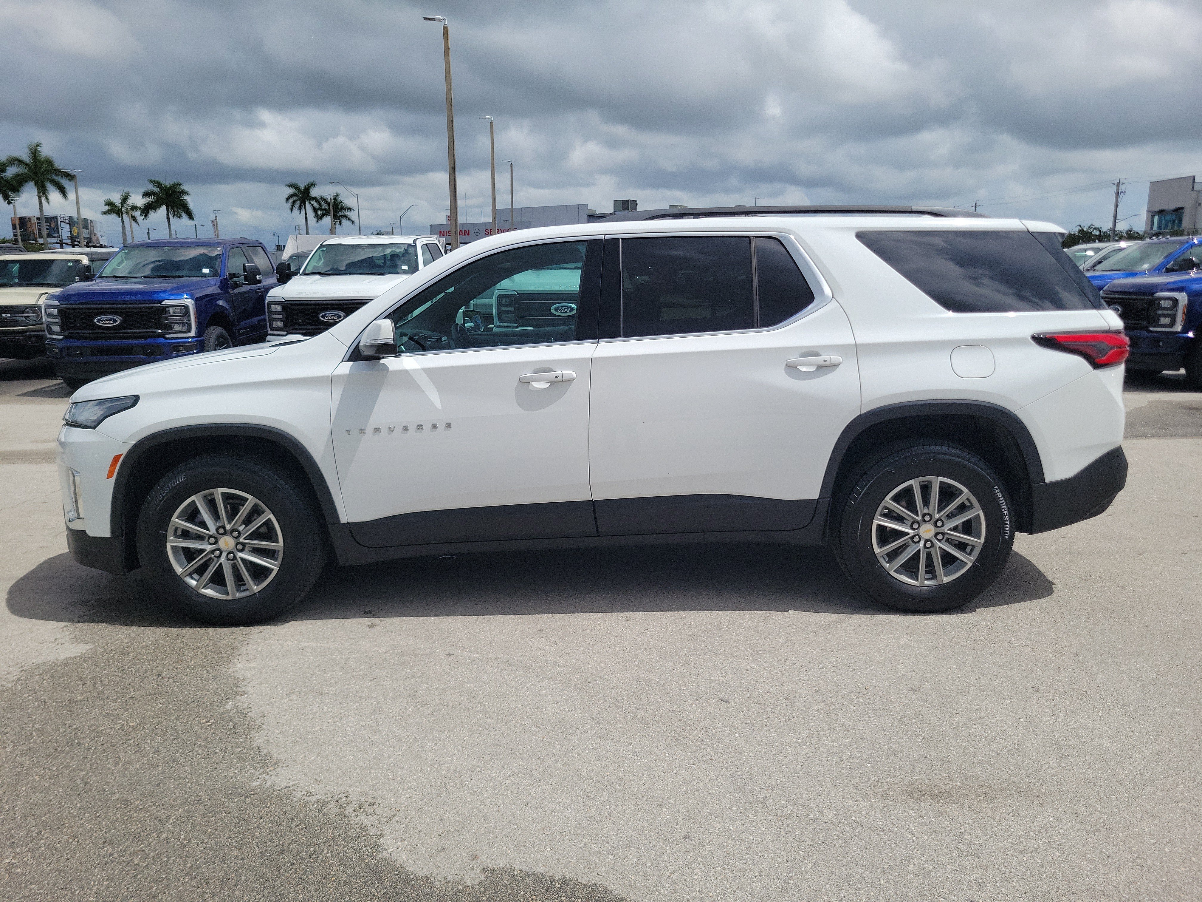 Used 2023 Chevrolet Traverse LT FWD image 8