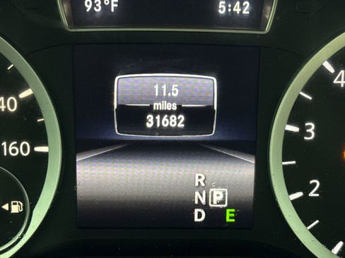 Used 2017 INFINITI QX30 Premium w/ Navigation Package FWD image 23