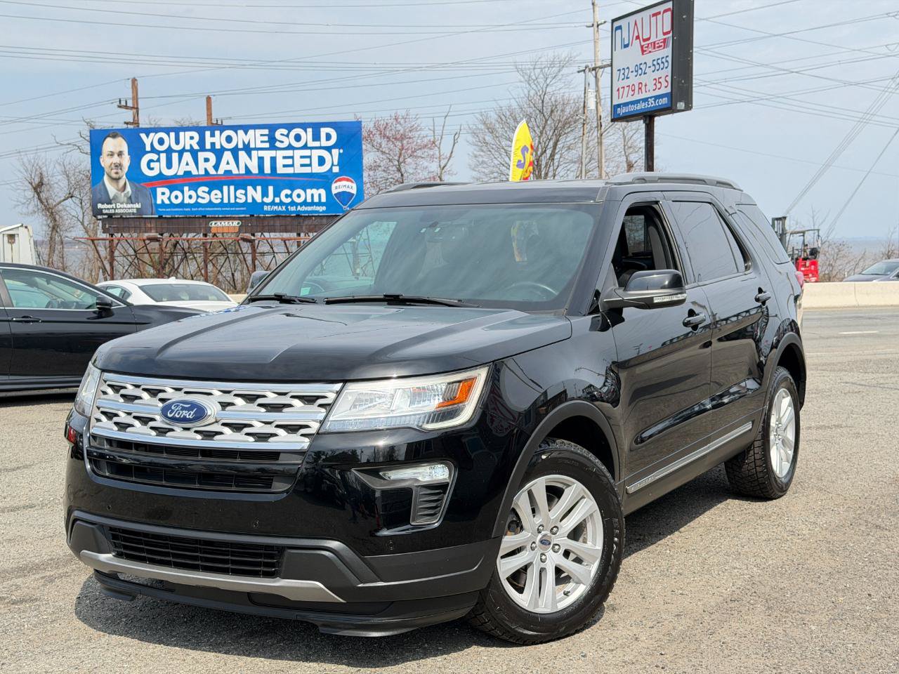 Used 2018 Ford Explorer XLT w/ Equipment Group 202A AWD/4WD image 97