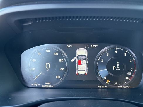 Used 2022 Volvo XC40 T5 R-Design w/ Climate Package image 20