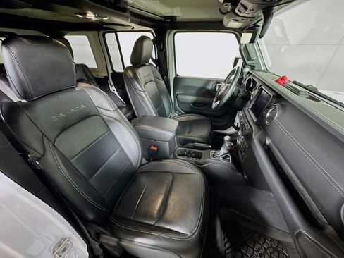 Used 2023 Jeep Wrangler Unlimited Sahara w/ Cold Weather Group image 27