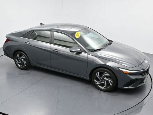 Used 2024 Hyundai Elantra SEL w/ Convenience Package FWD image 40