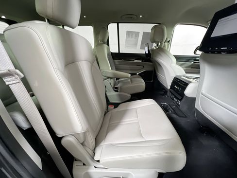 Used 2022 Jeep Wagoneer Series III w/ Rear Seat Video Group 1 image 29