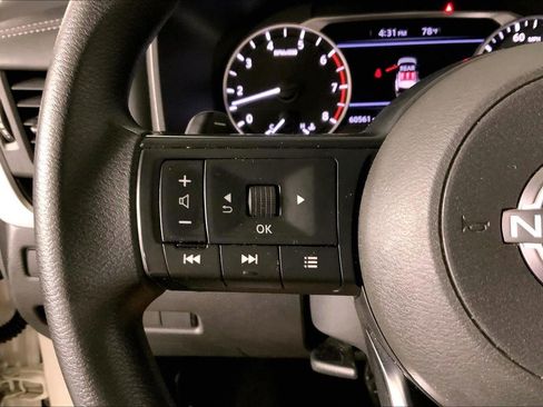 Used 2024 Nissan Rogue S AWD/4WD image 18