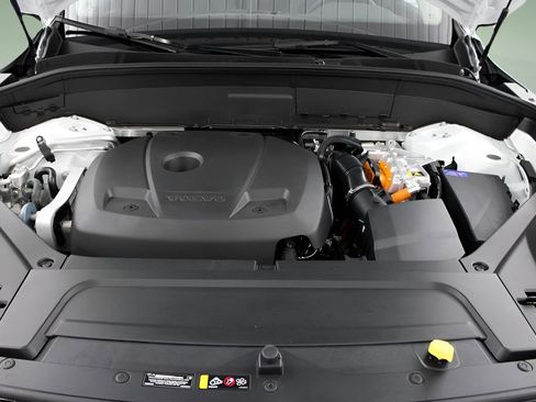 New 2025 Volvo XC90 T8 Core w/ Protection Package image 33