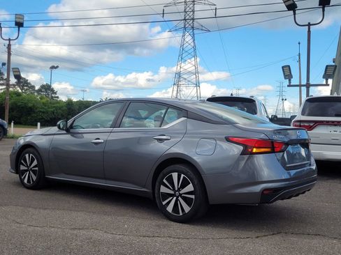 Used 2022 Nissan Altima 2.5 SV FWD image 17