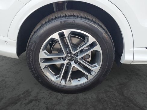 Used 2025 Audi Q5 Premium w/ Convenience Package image 5