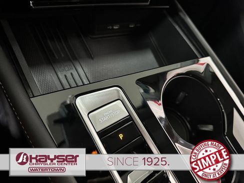 Used 2025 Volkswagen Atlas SE AWD/4WD image 19