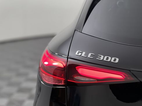 New 2026 Mercedes-Benz GLC 300 4MATIC image 12