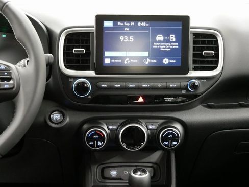 Used 2026 Hyundai Venue SEL FWD image 13