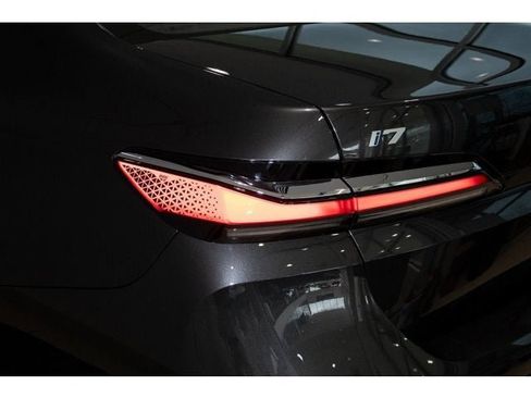 Used 2025 BMW i7 eDrive50 w/ Premium Package image 52