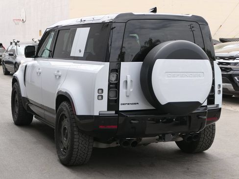 Used 2023 Land Rover Defender 110 V8 AWD/4WD image 6